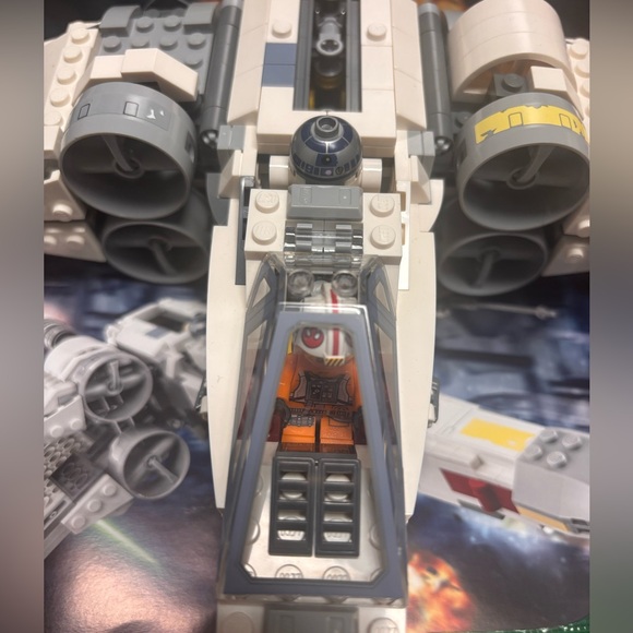 LEGO Star Wars X-Wing Starfighter Set - Picture 2 of 3